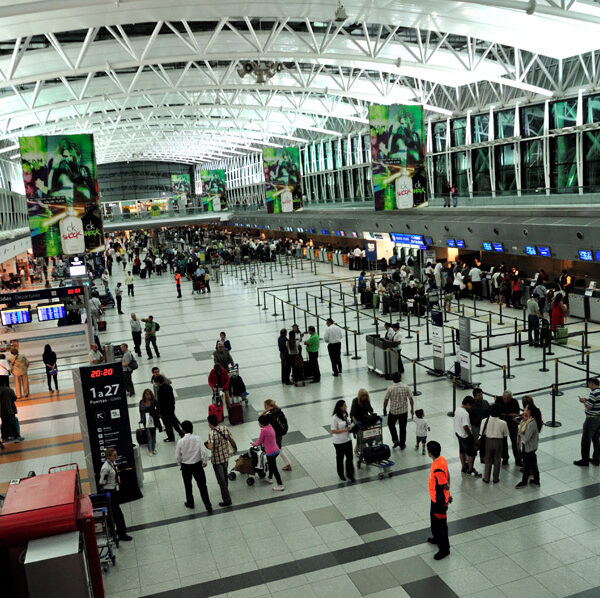 Más de 4 millones de pasajeros viajaron en avión por el país en el mes de febrero