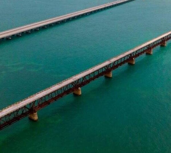 ¿Cómo es la autopista flotante que une, en auto, 44 islas en Estados Unidos?