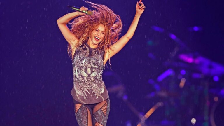 Las mujeres ya no lloran, rompen los rankings: Shakira reina en el pop latino con su gira mundial