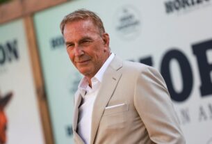 Una actriz doble de riesgo denunció a Kevin Costner tras filmar una escena de violación no guionada