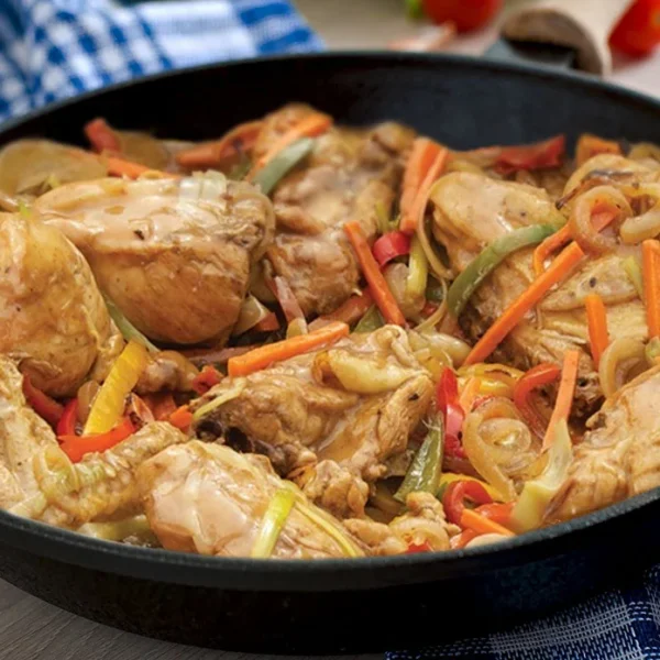 Cómo hacer pollo frito al disco: la receta argentina para que quede crocante, jugoso y lleno de sabor