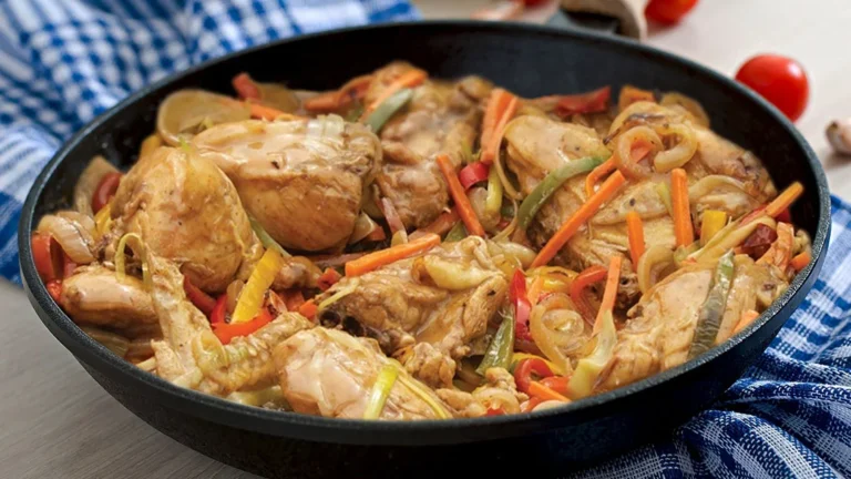 Cómo hacer pollo frito al disco: la receta argentina para que quede crocante, jugoso y lleno de sabor