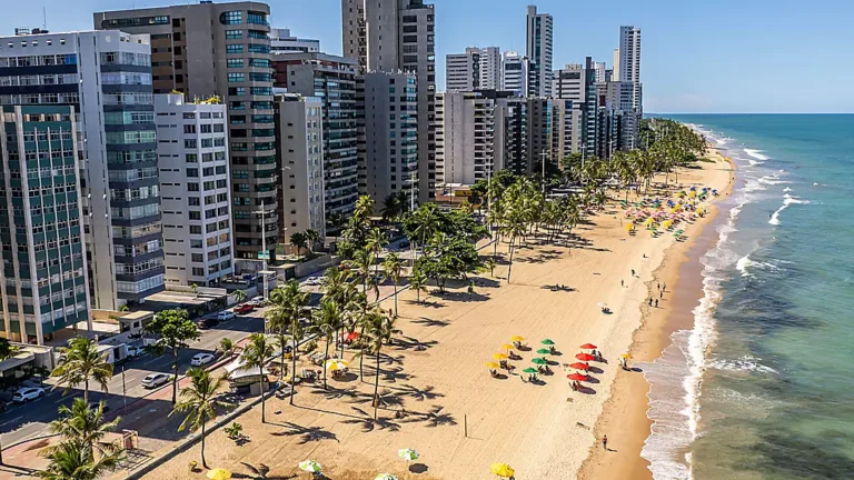 Una low cost suma un nuevo y paradisíaco destino en Brasil: vuela directo a Recife