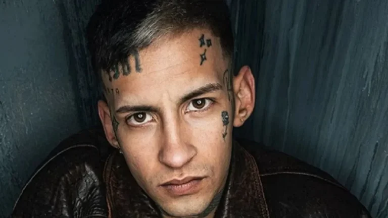 A lo Charly García, L-Gante saltó desde un balcón para tirarse a una pileta