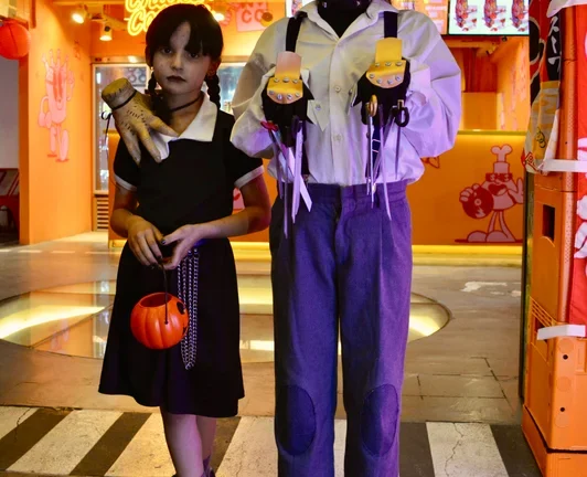 Un barrio porteño se lookea de Halloween y arma una tremenda fiesta para chicos