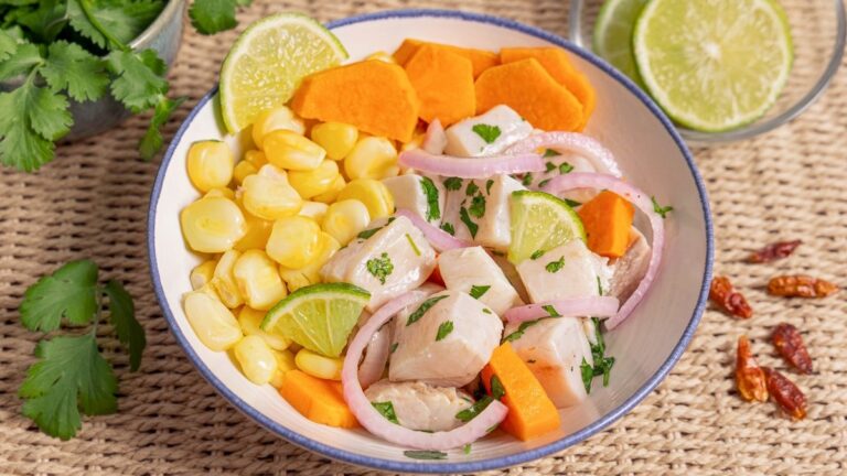 Ceviche peruano clásico: una delicia fresca y picante que conquista paladares