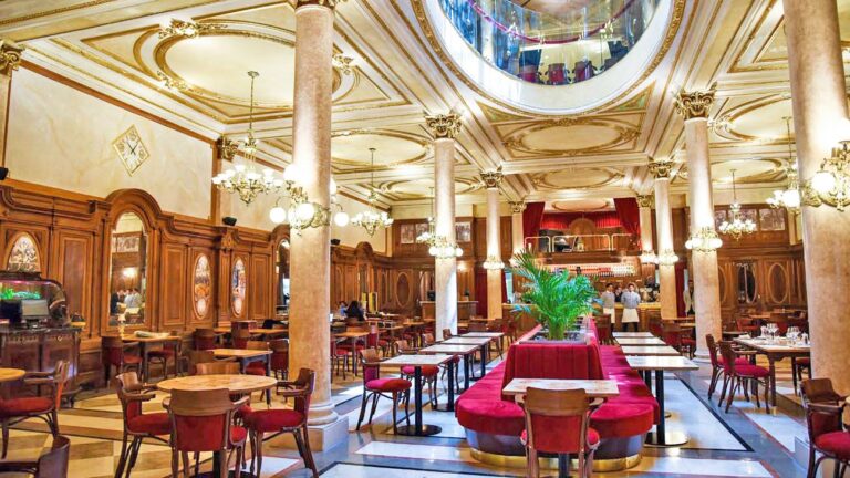 Confitería La Ideal, un ícono cultural porteño con más de un siglo de historia