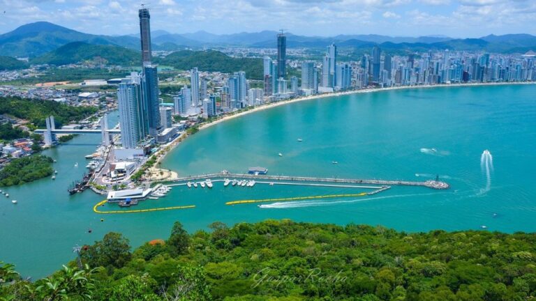 Camboriú explota con cuarteto y argentinos que llenan la playa