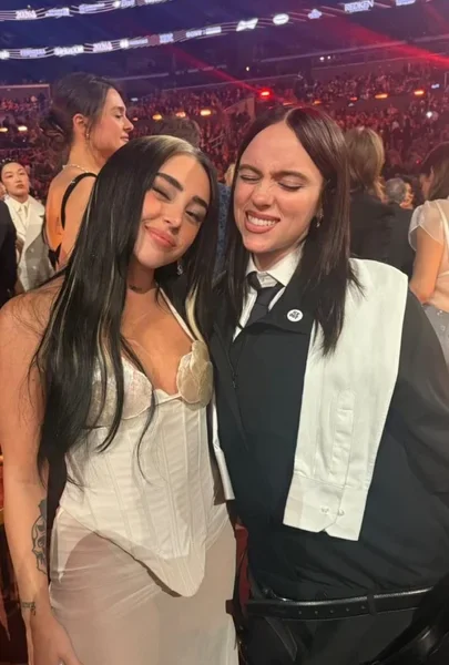 Nicki Nicole y Billie Eilish se saludaron en los Grammy: abrazo, charla y foto juntas
